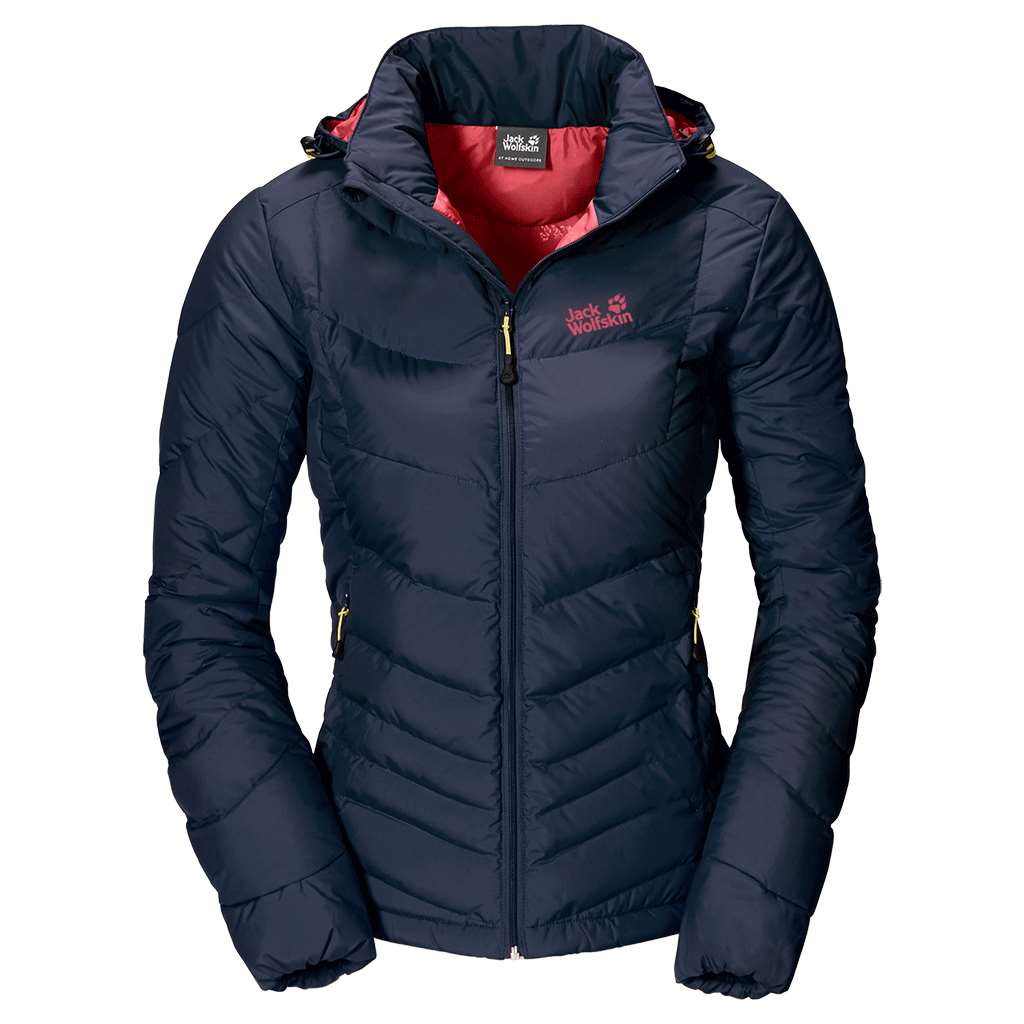 a 90/10 down filling with 700 cuin fill power warms the interior of this so...